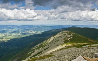 Czy marzec to dobry miesiąc na wyjazd w Karkonosze?